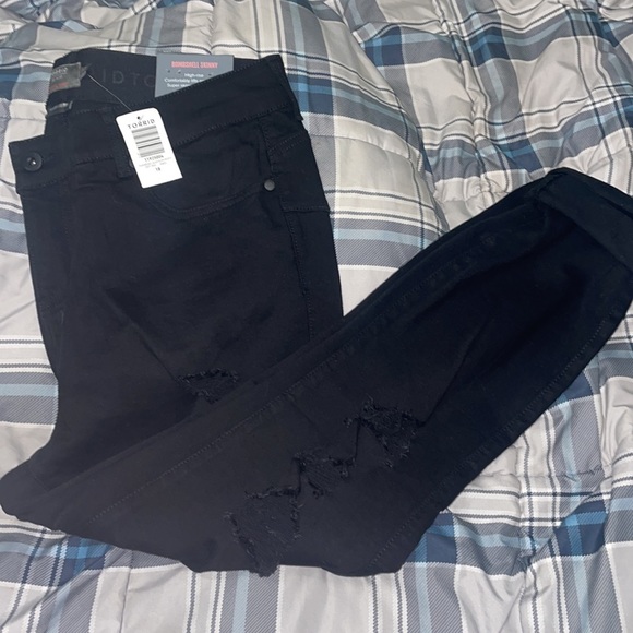 Torrid Bombshell Ripped Skinny Jeans 18R - Picture 4 of 6
